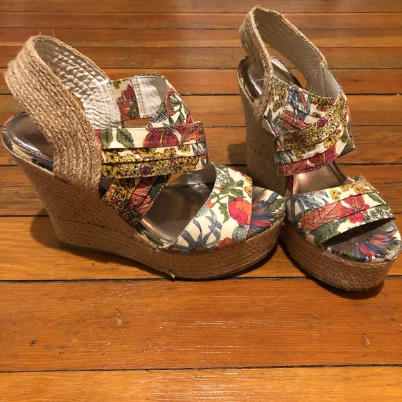 Floral wedges - Picture 3 of 7